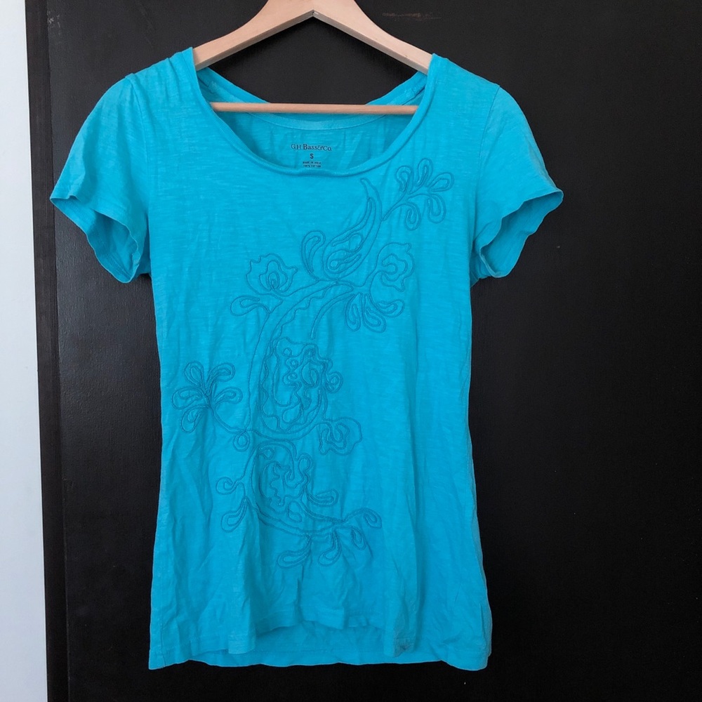 Aquamarine embroidered Bass Co. t-shirt